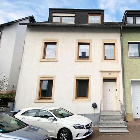 Zentrale Ferienwohnung Trier-Euren Mit Heimkino, Kueche, Wallbox & Kostenlose Fahrraeder Luaran gambar