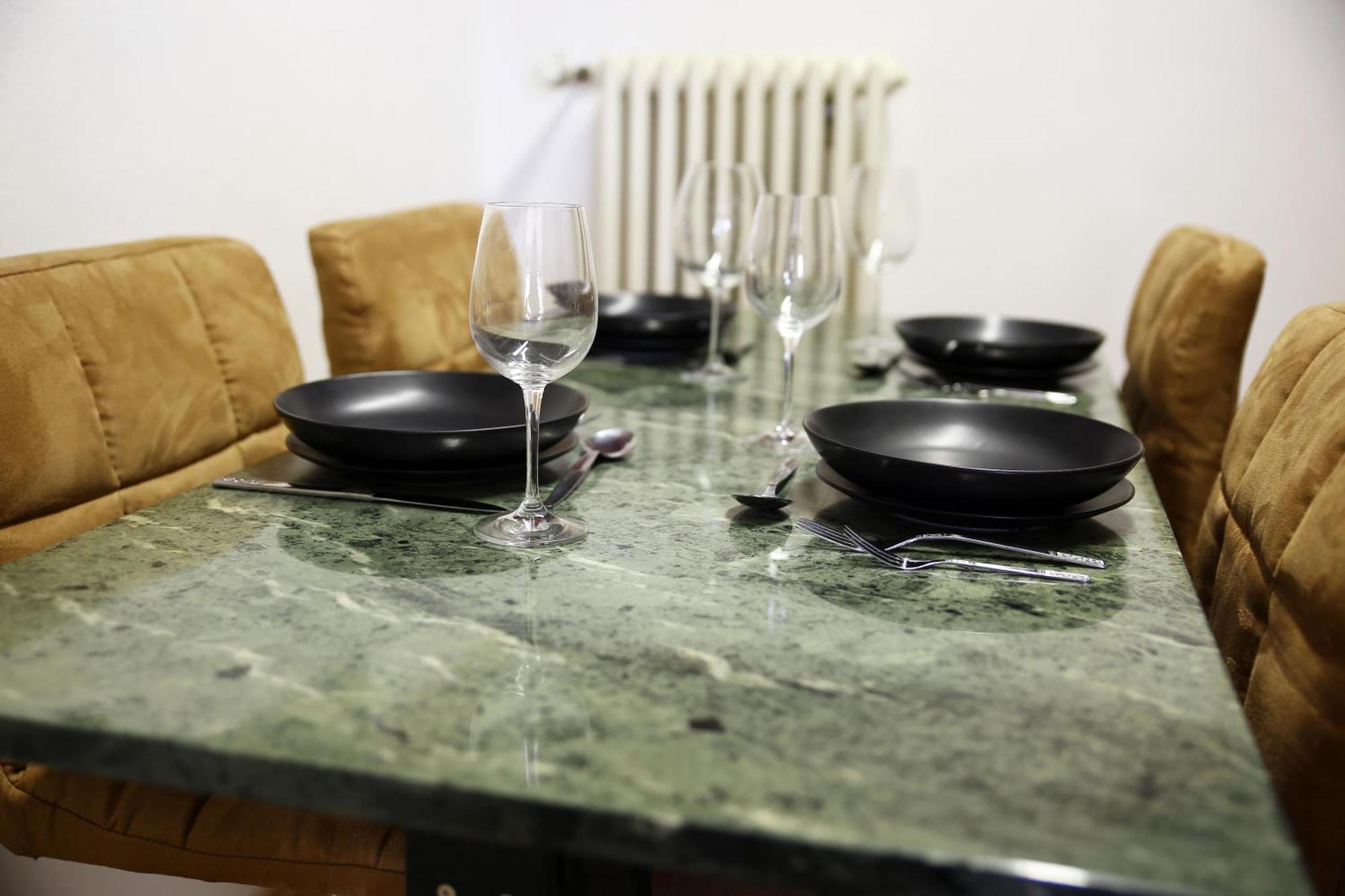 Zentrale Ferienwohnung Trier-Euren Mit Heimkino, Kueche, Wallbox & Kostenlose Fahrraeder Luaran gambar