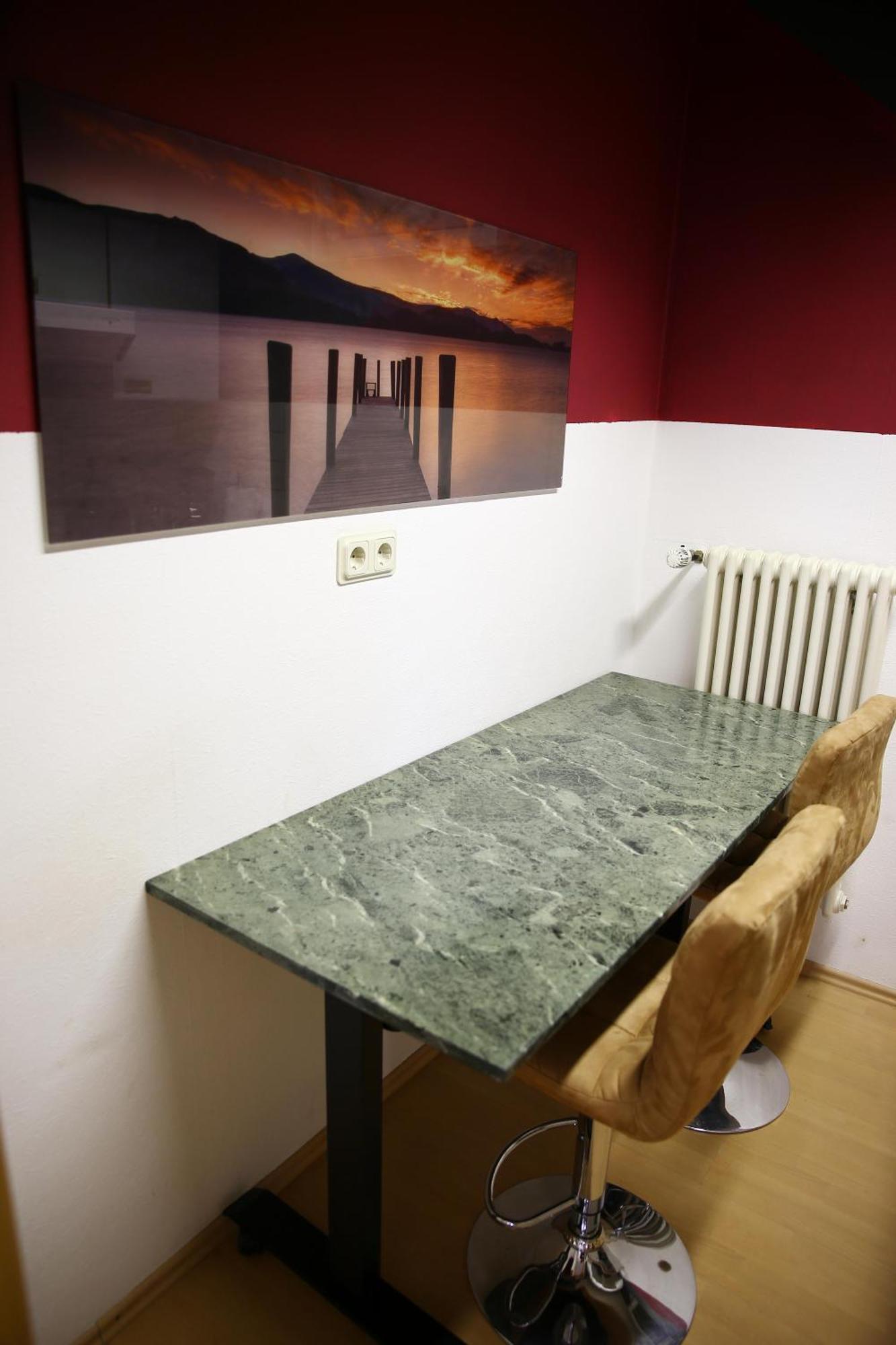 Zentrale Ferienwohnung Trier-Euren Mit Heimkino, Kueche, Wallbox & Kostenlose Fahrraeder Luaran gambar