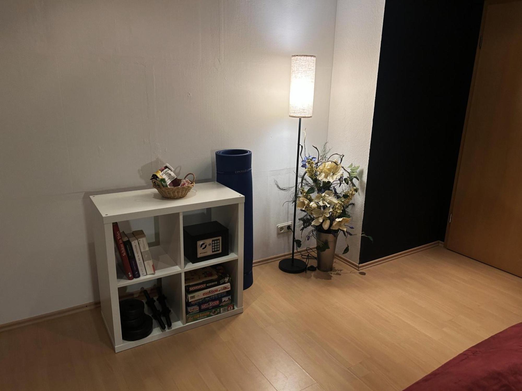 Zentrale Ferienwohnung Trier-Euren Mit Heimkino, Kueche, Wallbox & Kostenlose Fahrraeder Luaran gambar