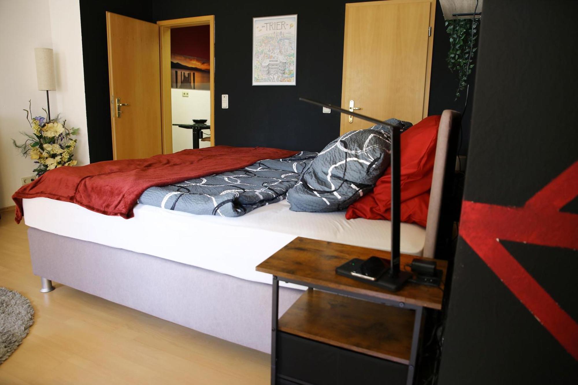 Zentrale Ferienwohnung Trier-Euren Mit Heimkino, Kueche, Wallbox & Kostenlose Fahrraeder Luaran gambar