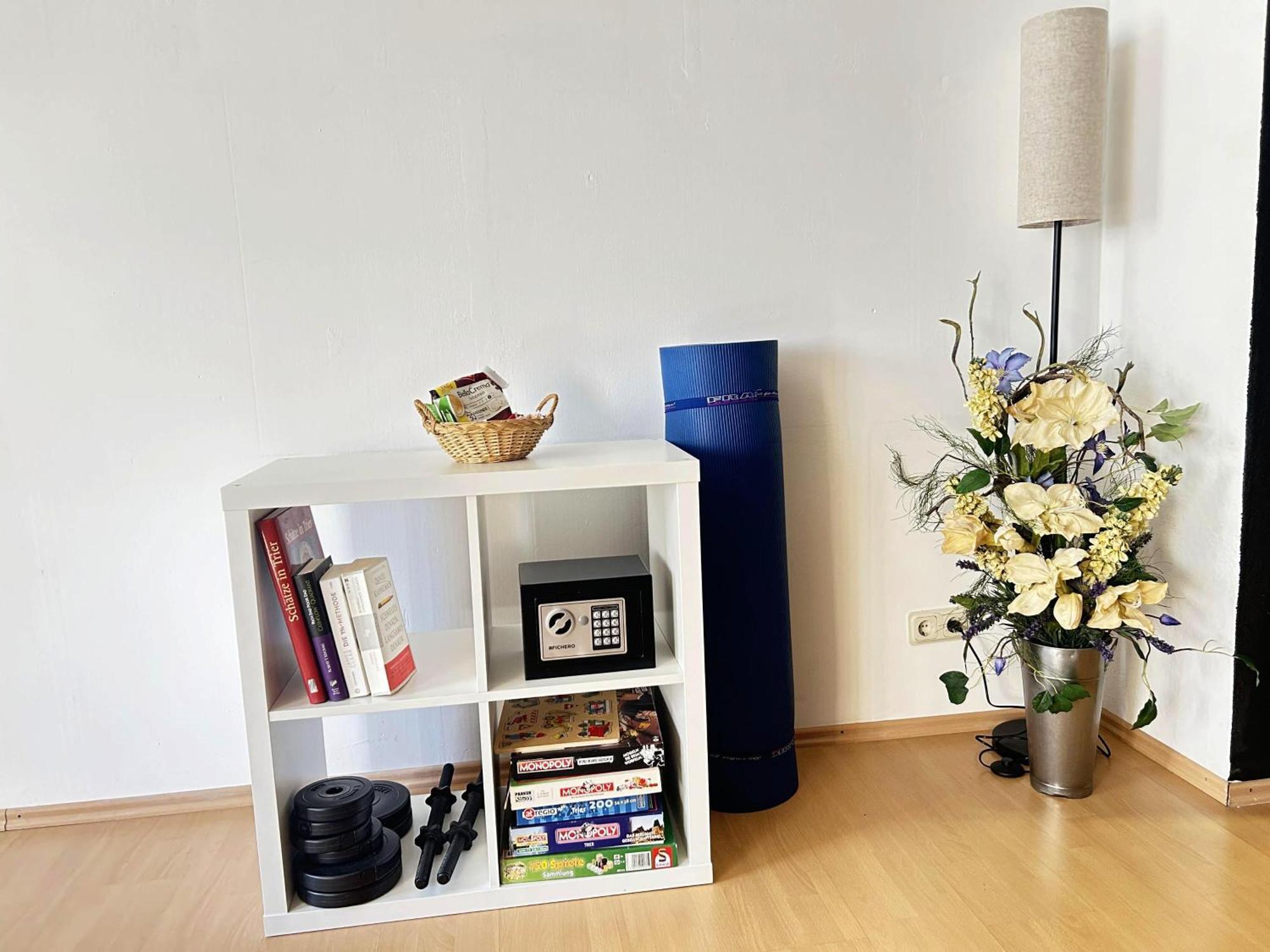 Zentrale Ferienwohnung Trier-Euren Mit Heimkino, Kueche, Wallbox & Kostenlose Fahrraeder Luaran gambar